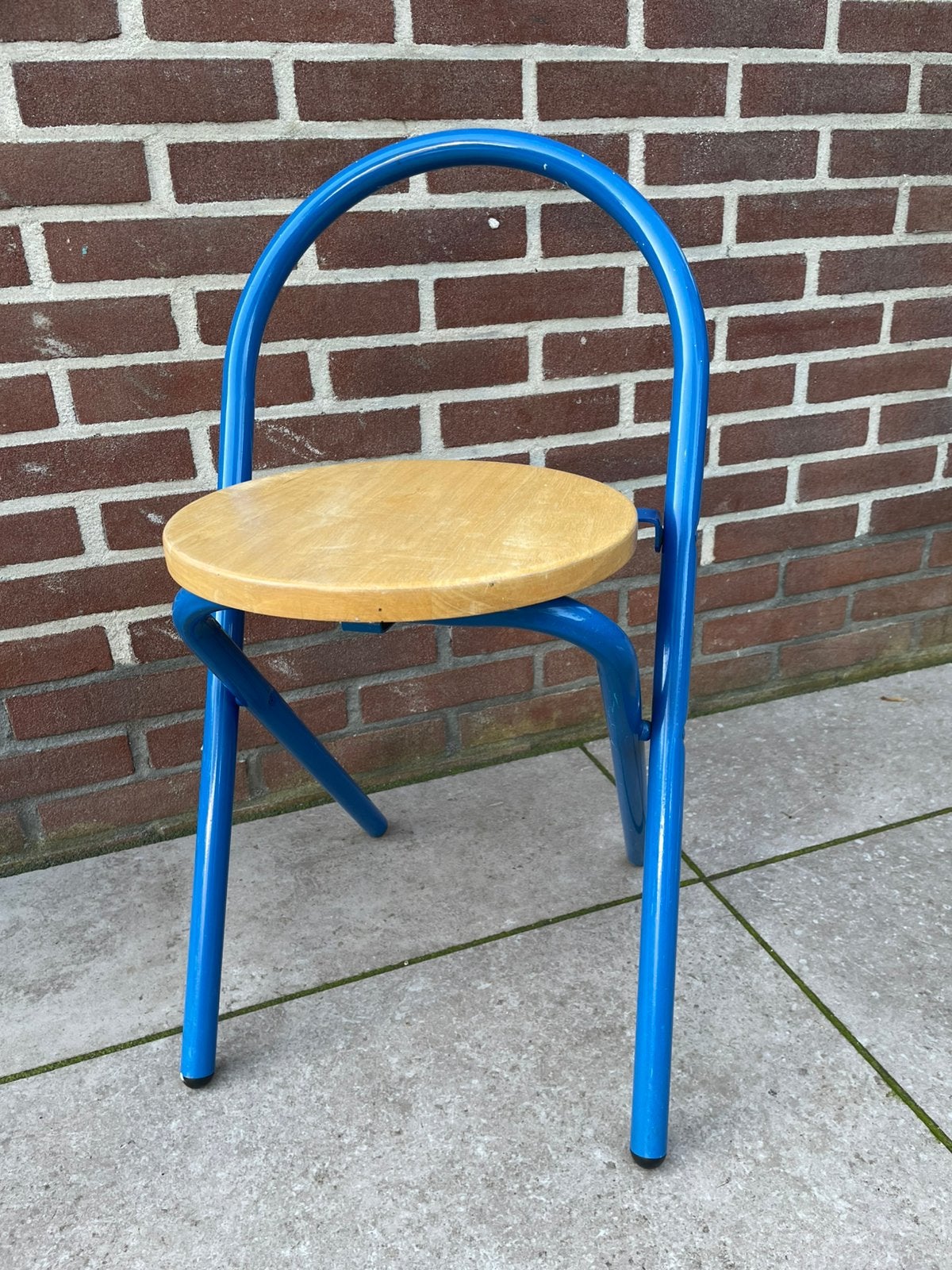 Kruk met rugleuning, inklapbaar (zithoogte 44,5 cm), Ophalen of Verzenden, Gebruikt, Overige materialen