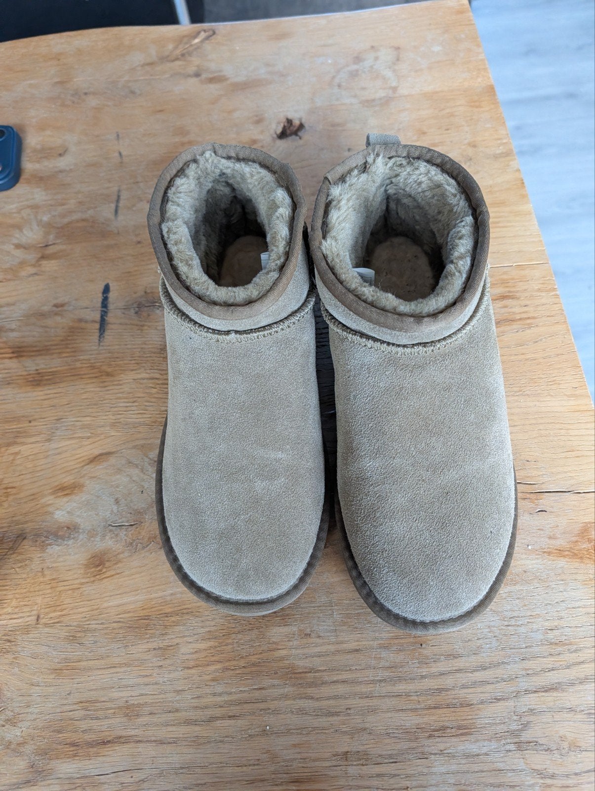 Uggs maat 44 donkergroen/kaki, UGG, Lage of Enkellaarzen, Ophalen of Verzenden, Gedragen