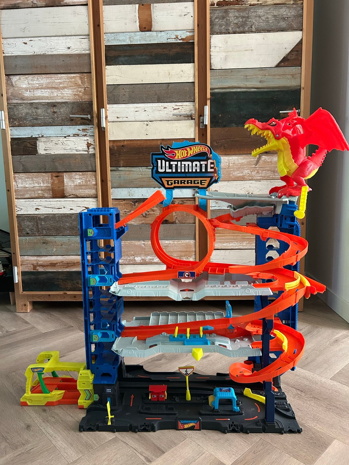Hot Wheels Ultimate Garage met draak, Ophalen, Gebruikt
