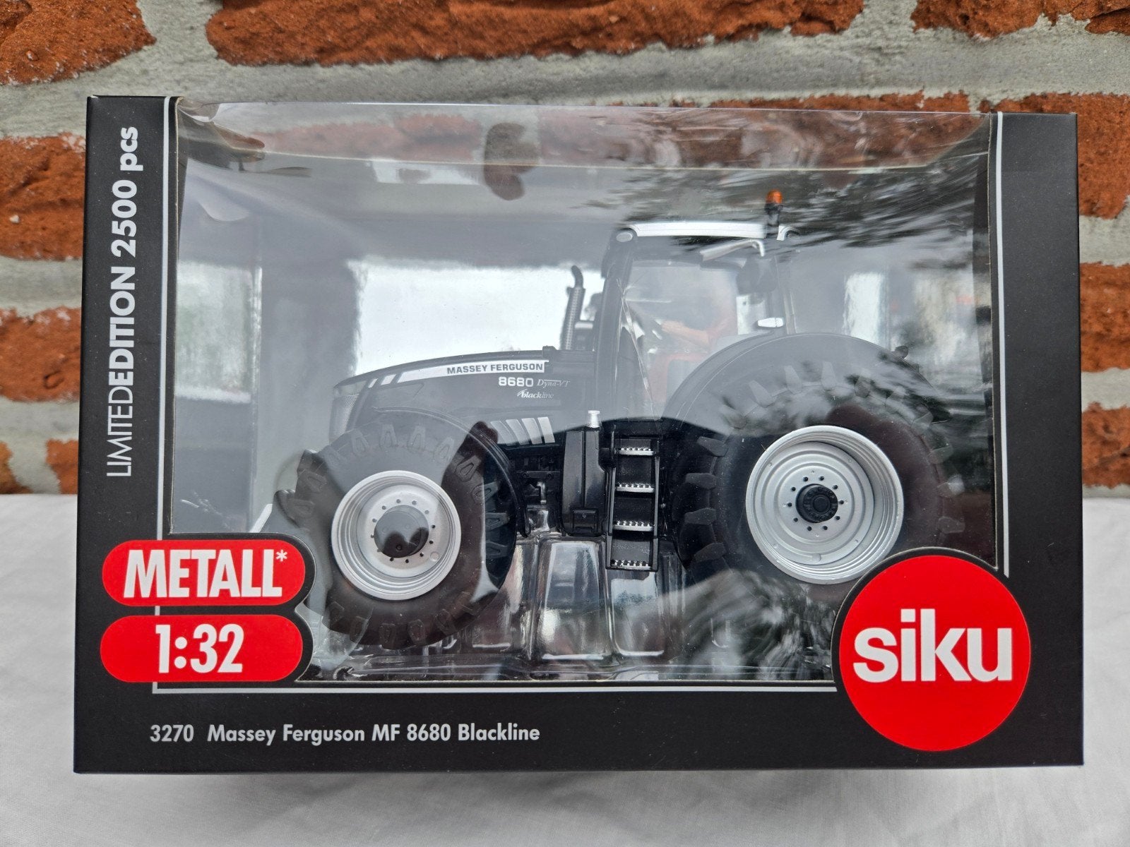 Siku Massey Ferguson MF 8680 Blackline Limited Edition, Ophalen of Verzenden, Nieuw