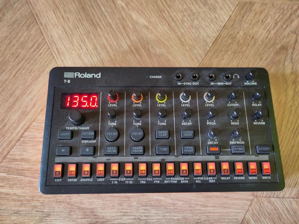 Roland Aira T-8 Beat Machine - Zo goed als nieuw, Ophalen of Verzenden, Zo goed als nieuw, Roland