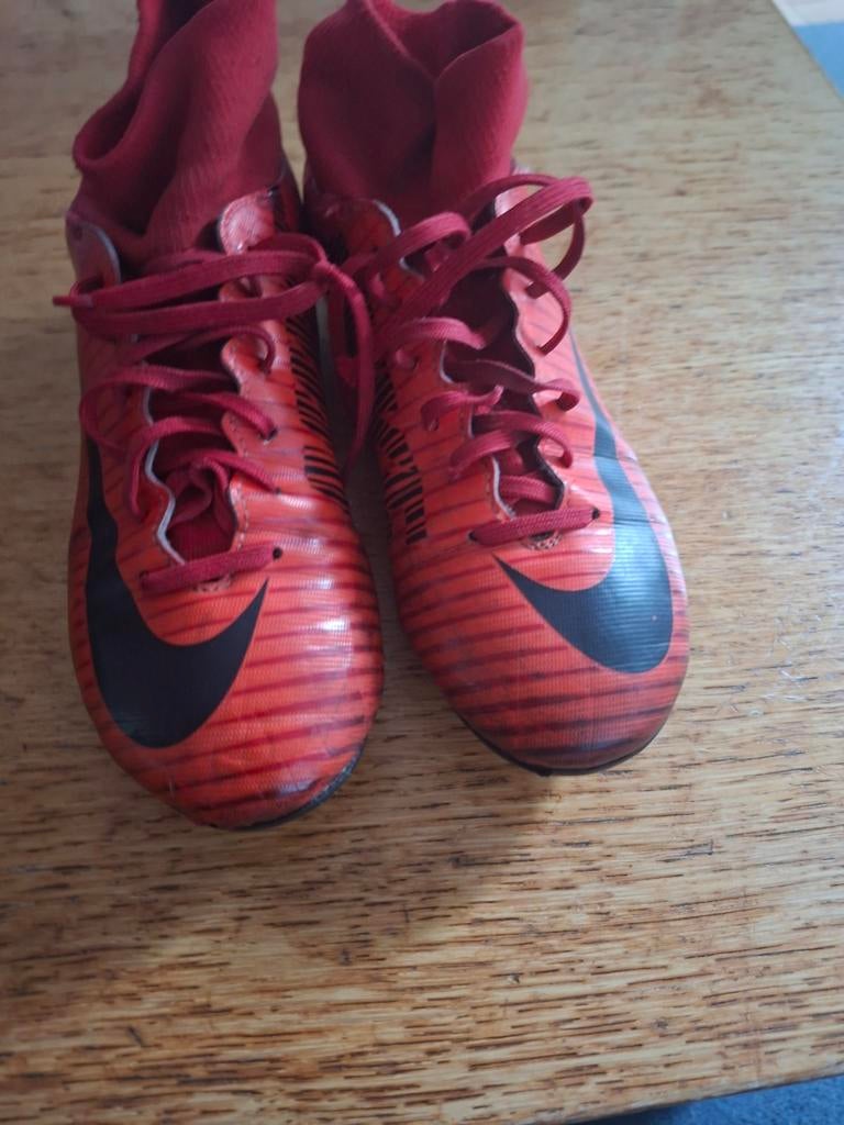 Voetbalschoenen maat 35, Sport en Fitness, Voetbal, Ophalen of Verzenden