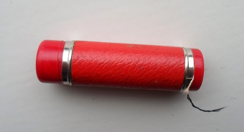 Reissetje Manicure en naaigaren. Kunstleren buisje.Jaren '60, Antiek en Kunst, Curiosa en Brocante, Ophalen of Verzenden