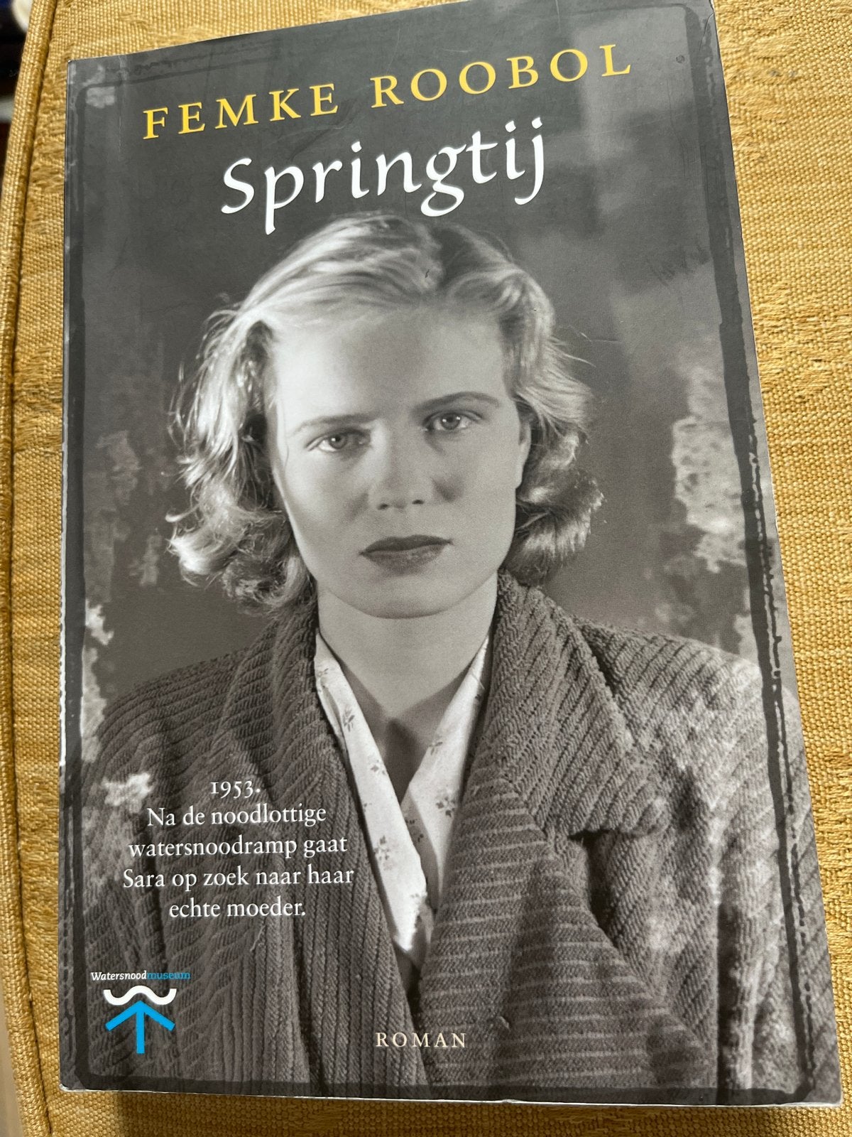 Springtij - Femke Roobol (Roman), Ophalen of Verzenden, Zo goed als nieuw, Nederland