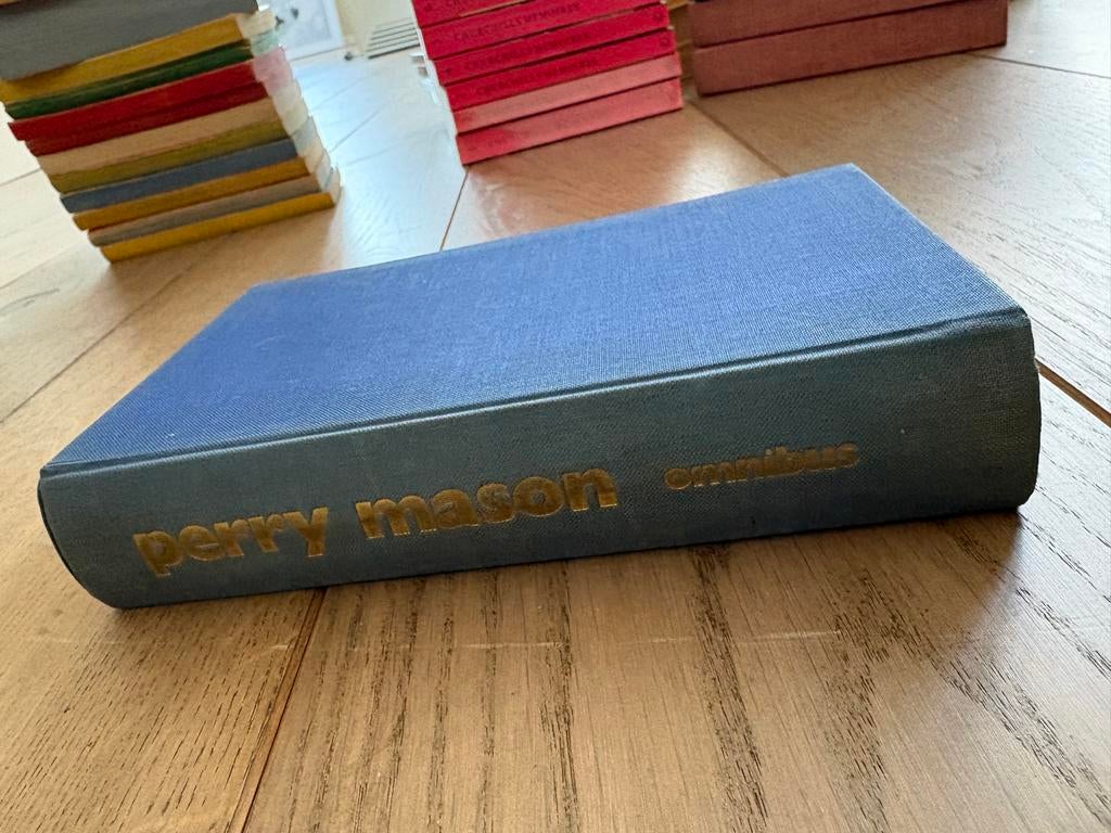 Perry Mason Omnibus - Erle Stanley Gardner (1964), Boeken, Detectives, Gelezen, Ophalen of Verzenden