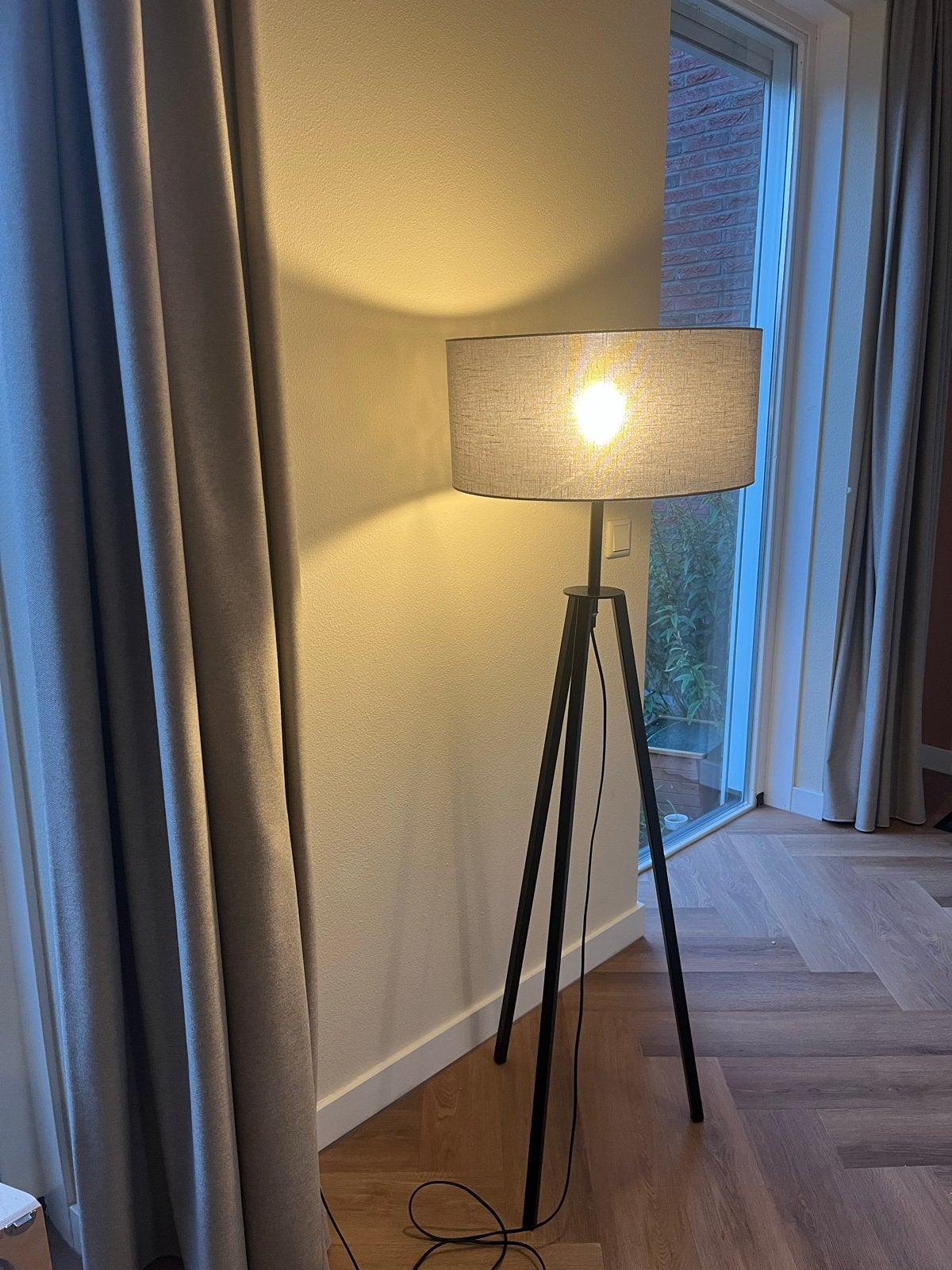 Moderne vloerlamp met stoffen kap - Zwart statief, Ophalen, Zo goed als nieuw, Metaal, 100 tot 150 cm