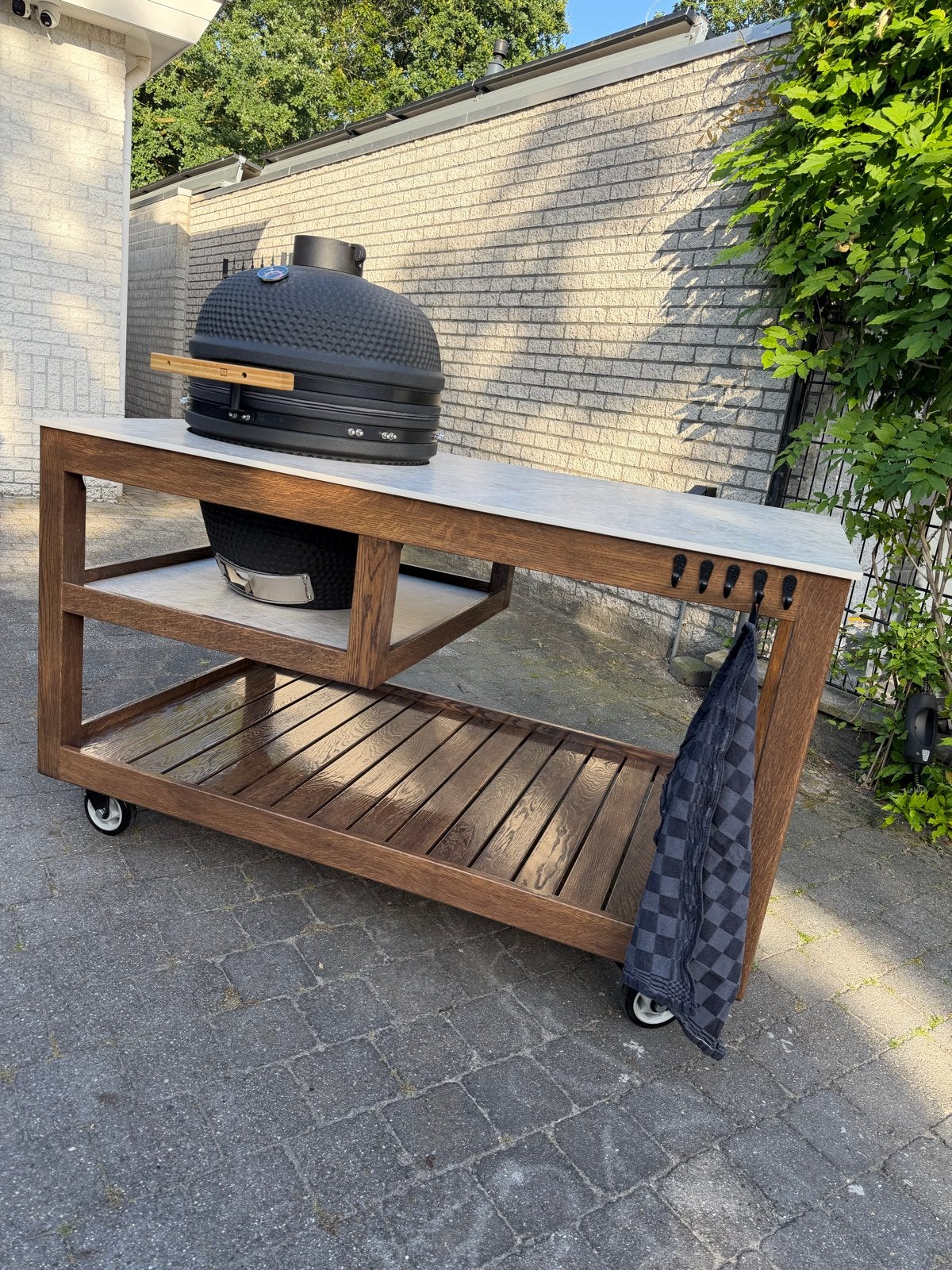NIEUW! Eiken BBQ-wagen met Kamado en keramisch blad, Tuin en Terras, Houtskoolbarbecues, Ophalen, Nieuw
