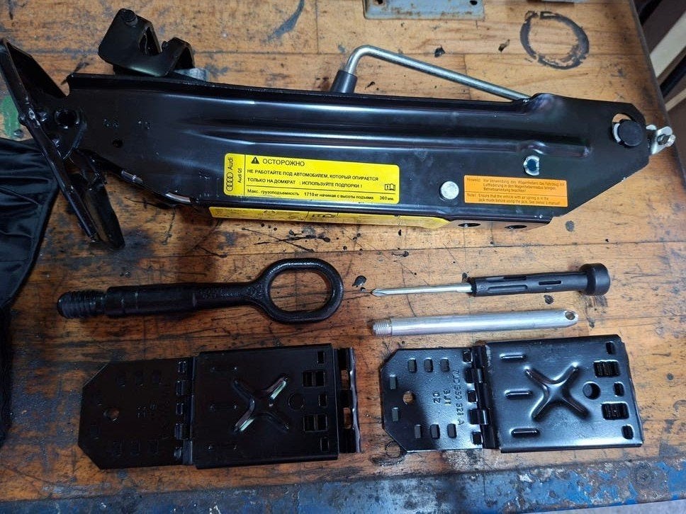 Audi Q5 krikset - Origineel gereedschapset, Auto diversen, Krikken, Ophalen of Verzenden, Gebruikt, Mechanisch, Schaarkrik