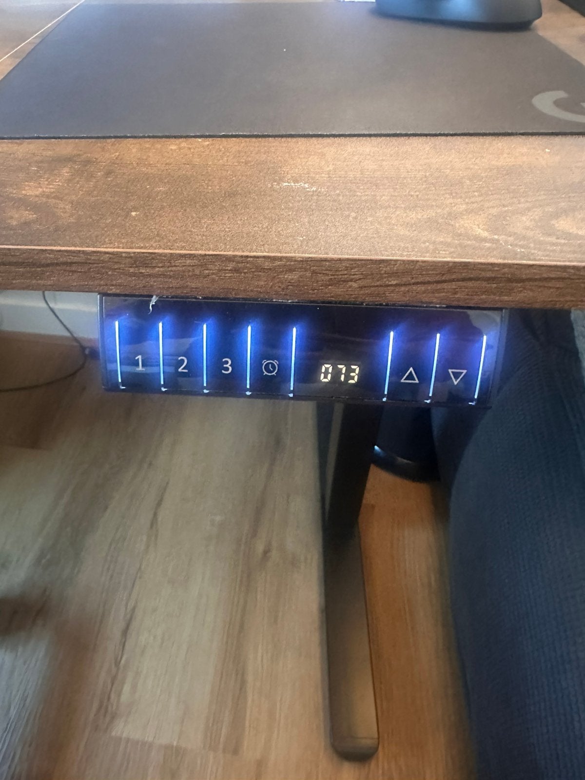 Elektrisch bureau (electric desk) 140x70, 100 tot 150 cm, Zo goed als nieuw, Rechthoekig, 50 tot 100 cm
