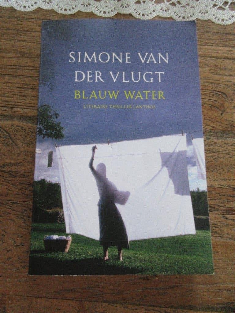Blauw water. Simone van der Vlugt, Ophalen of Verzenden, Gelezen, Simone van der Vlugt