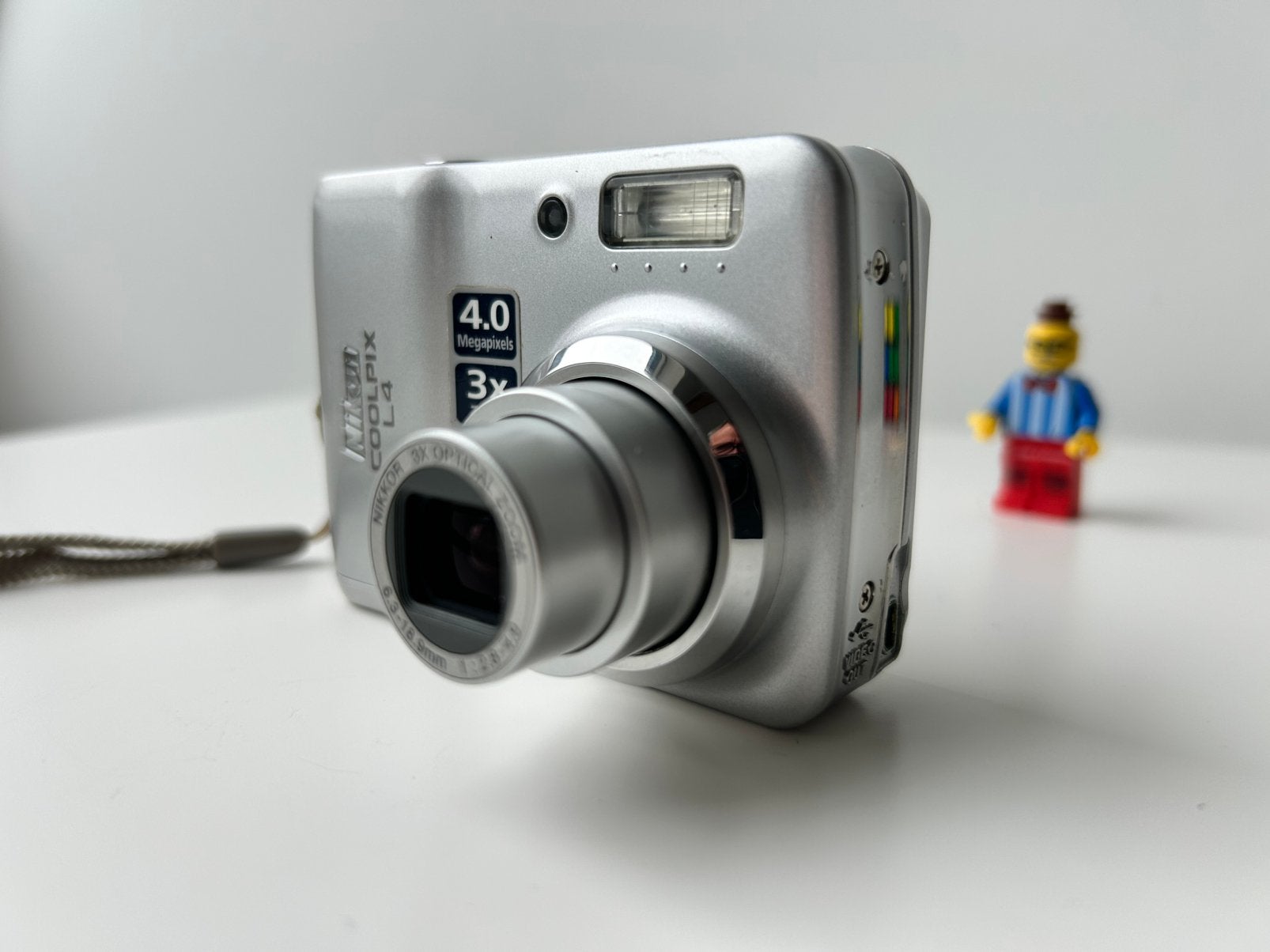 Nikon Coolpix L4 4MP – compleet met doos, tas en SD-kaart, 4 megapixels, Ophalen of Verzenden, Zo goed als nieuw, Compactcamera