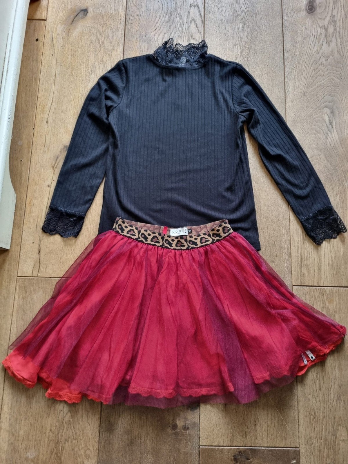 Feestelijk Rode Tule Rok & Zwarte Longsleeve maat 128, Looxs, Little Pieces, Meisje, Ophalen of Verzenden, Zo goed als nieuw