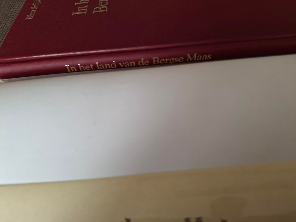 In het land van de Bergse Maas - R. Snijders, Ophalen of Verzenden, 20e eeuw of later, Zo goed als nieuw, Rien Snijders