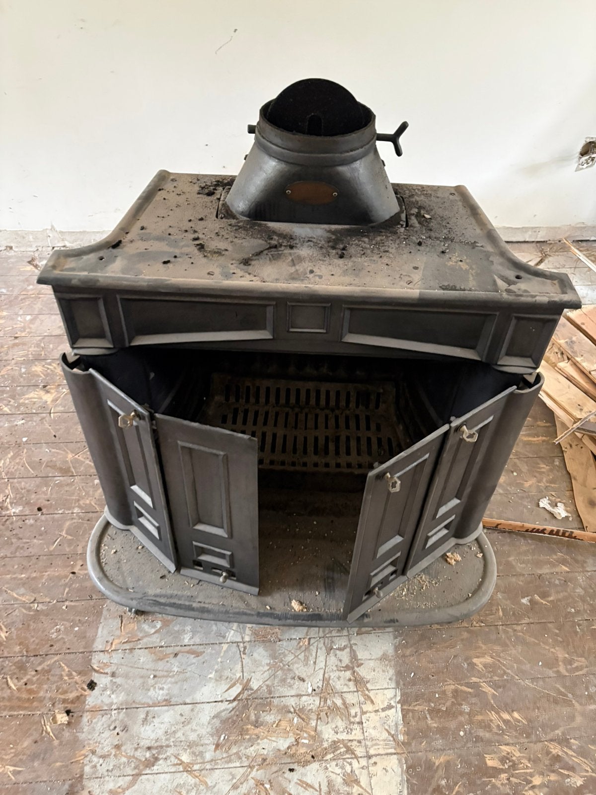 Robuuste gietijzeren kachel - Perfect voor sfeer en warmte, Huis en Inrichting, Kachels, Ophalen, Gebruikt, Houtkachel, Vrijstaand