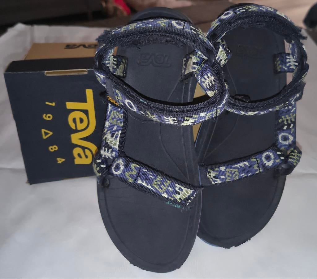 Teva sandalen - maat 35, Kinderen en Baby's, Kinderkleding | Schoenen en Sokken, Jongen of Meisje, Schoenen, Zo goed als nieuw