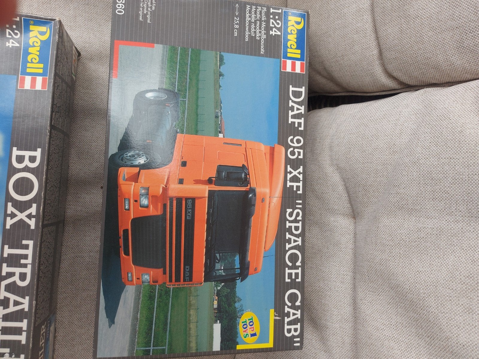 Revell Daf 95 XF en Revell Box trailer jaren 90, Hobby en Vrije tijd, Modelbouw | Auto's en Voertuigen, Revell, Groter dan 1:32