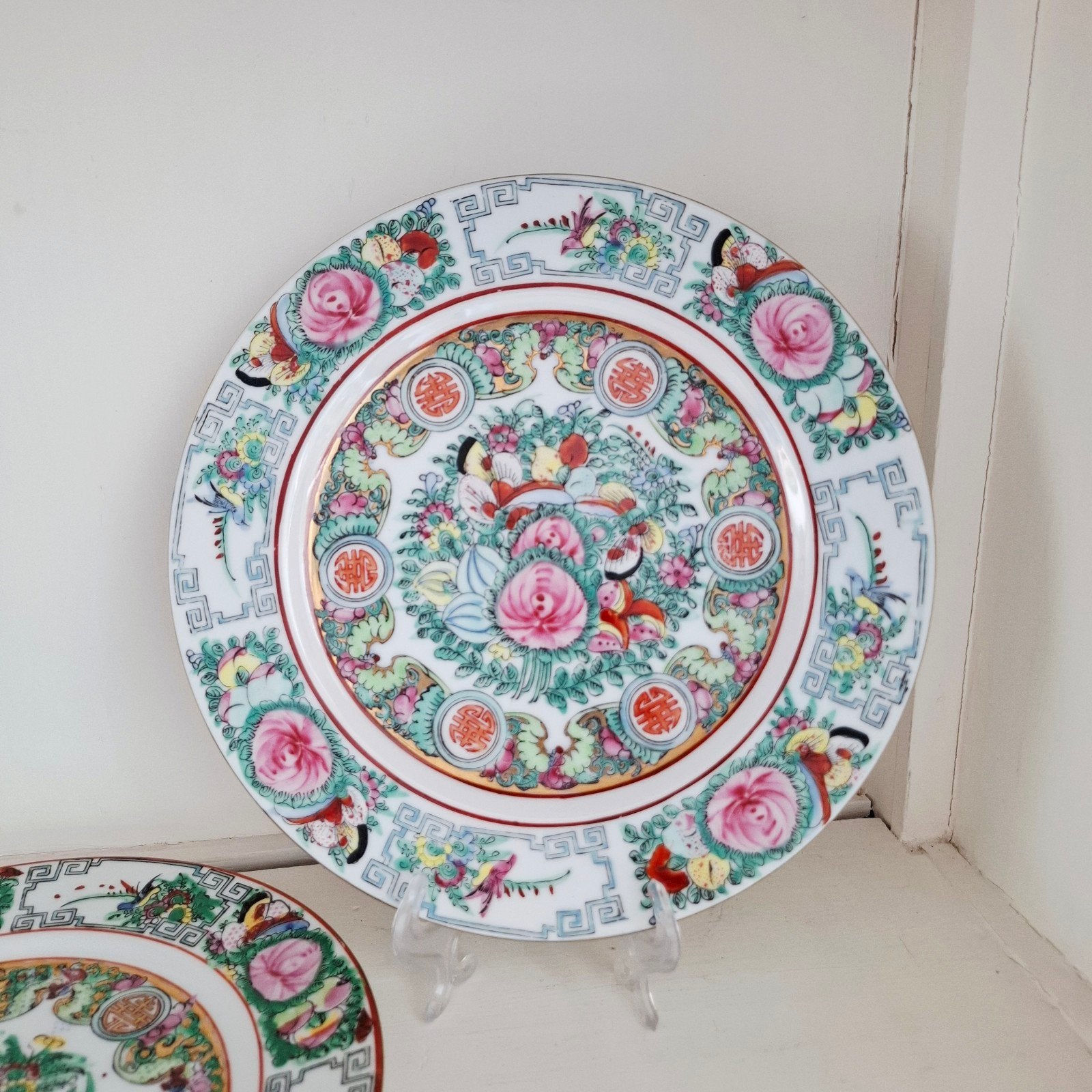 Famille Rose, 2 antieke Chinese dinerborden, Ophalen of Verzenden