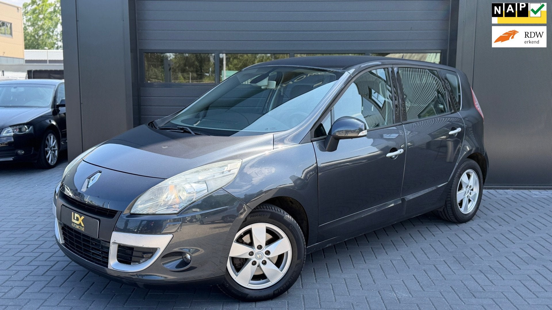 Renault Scénic 2.0 Dynamique|Keyless|PDC|Airco|Cruise|Navi, Auto's, Gebruikt, 4 cilinders, Origineel Nederlands, Zilver of Grijs