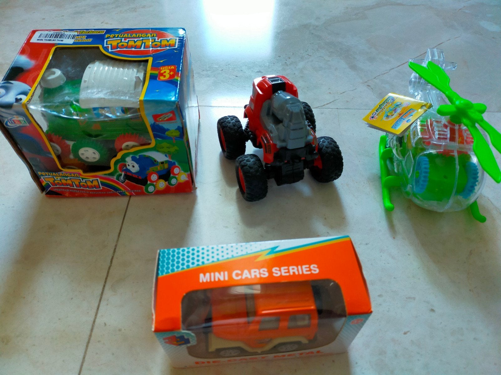 Nieuw speelgoed: TomTom auto, rode auto, mini auto en heliko, Ophalen of Verzenden, Nieuw, Jongen of Meisje