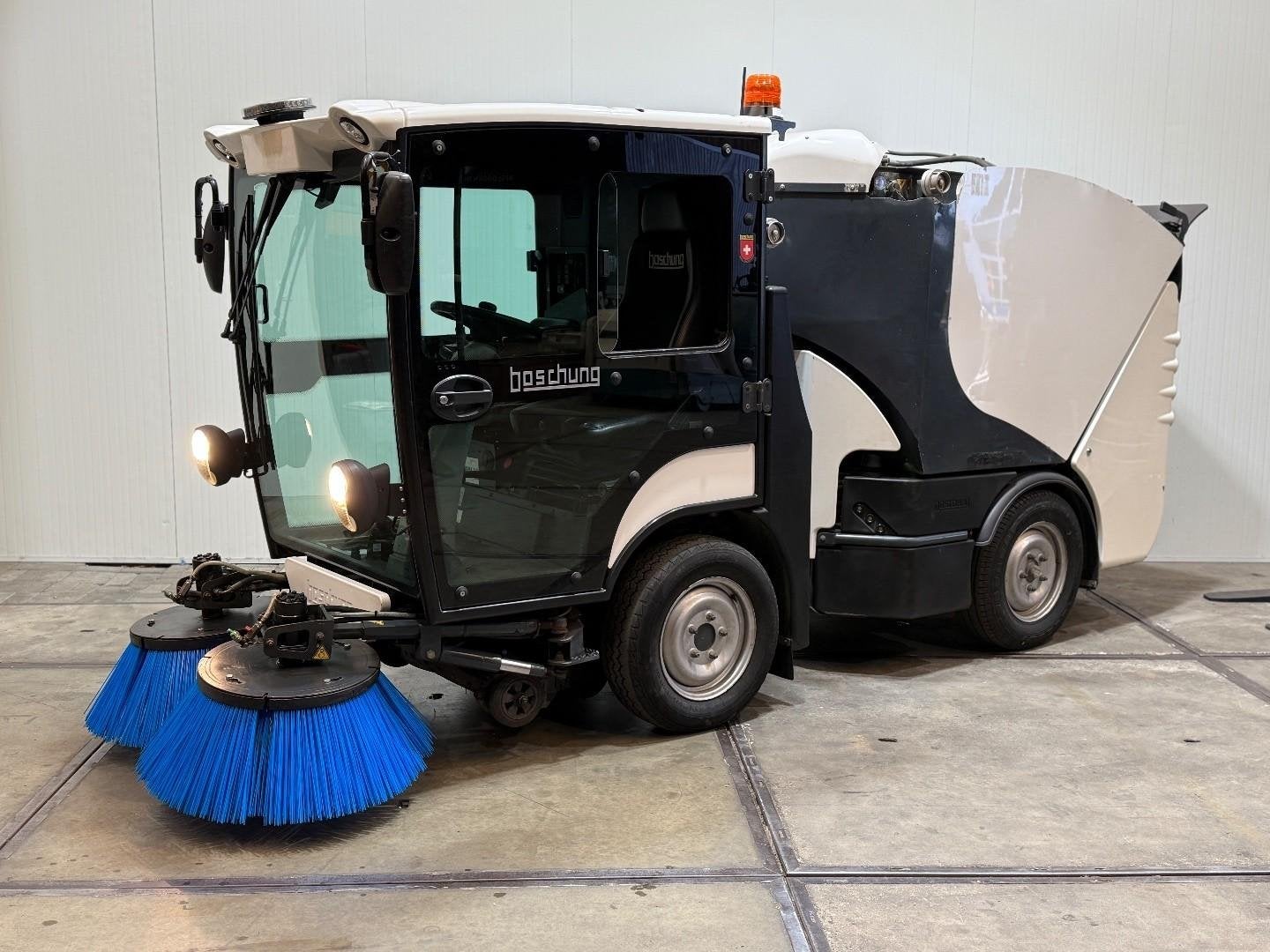 Boschung S2 2020 Straatveger met werk HL1172
