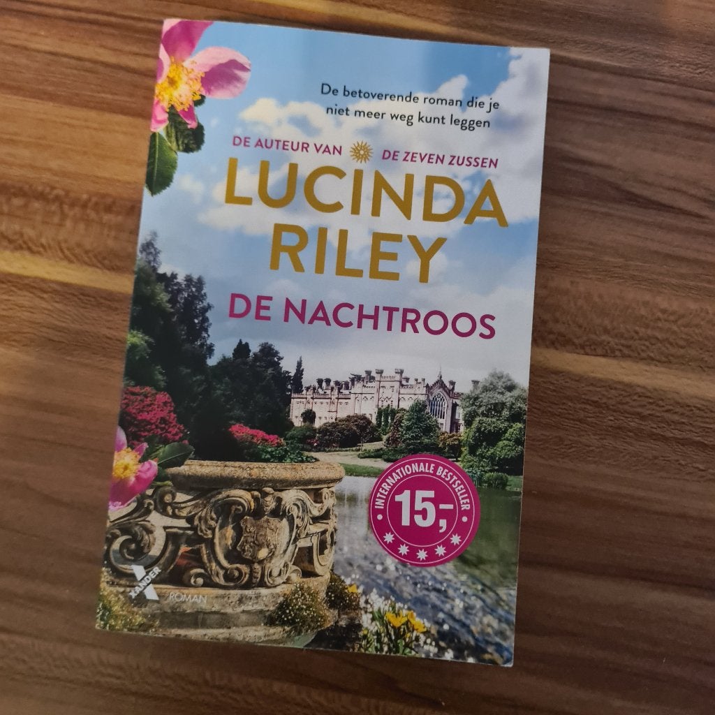 De nachtroos van Lucinda Riley, Boeken, Romans, Ophalen of Verzenden, Zo goed als nieuw, Lucinda Riley, Nederland