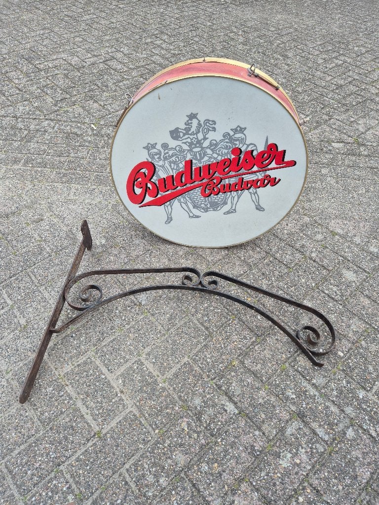 Budweiser Budvar uithang bord met beugel origineel, Ophalen, Gebruikt, Reclamebord, Plaat of Schild, Overige merken
