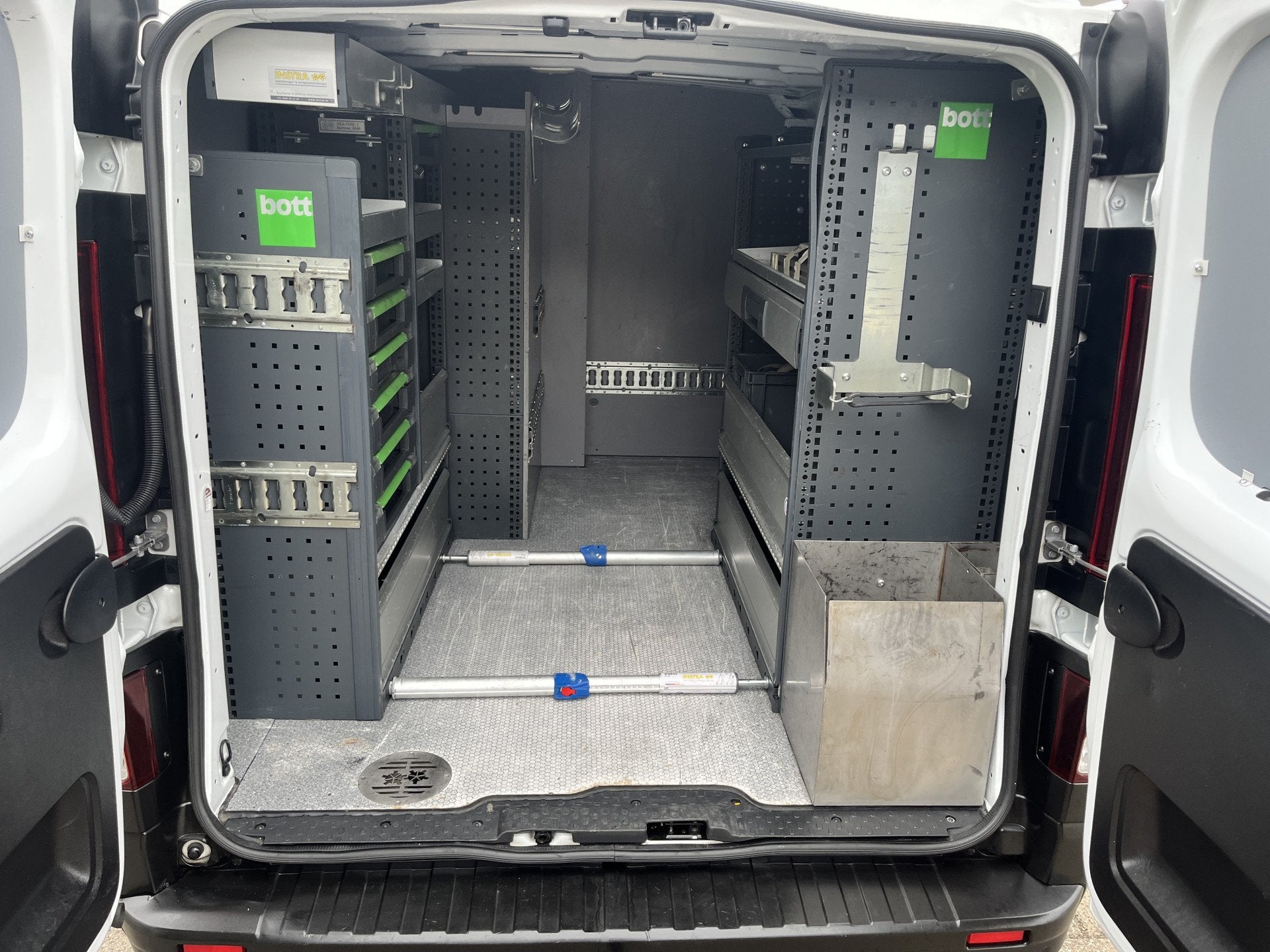 Renault Trafic 2.0 dCi L1H1 120pk Serviceauto Kastinrichting, Voorwielaandrijving, Stof, Gebruikt, 4 cilinders