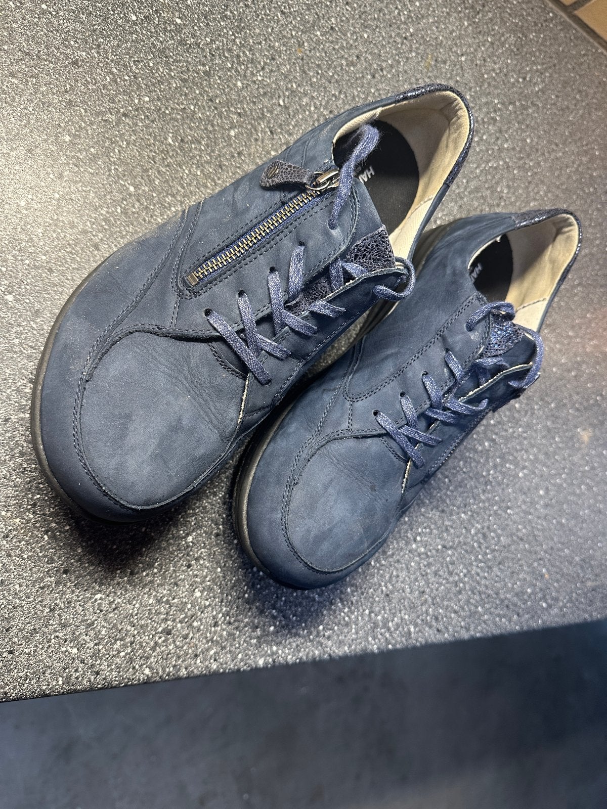 Sneakers, dames donkerblauw, maat 42. Merk Hartjes., Ophalen, Gedragen, Blauw, Sneakers of Gympen