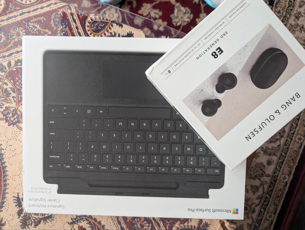 Microsoft Signature keyboard + slim pen 2+ free earbuds, Computers en Software, Ophalen of Verzenden, Zo goed als nieuw, Microsoft