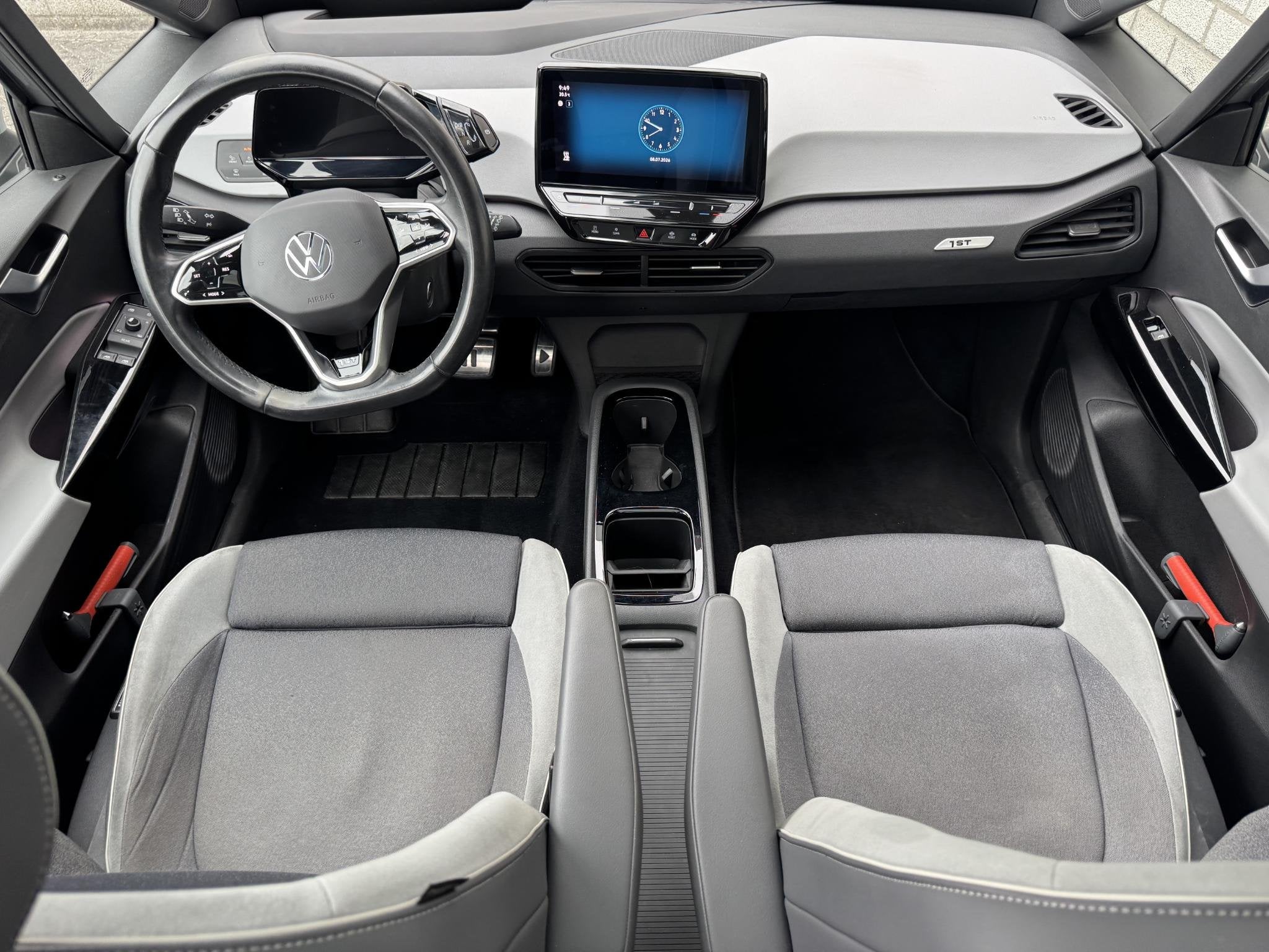 Volkswagen ID.3 First Max 58 kWh | Panoramadak | Trekhaak |, Gebruikt, Huisgarantie, Met garantie (alle), 375 min