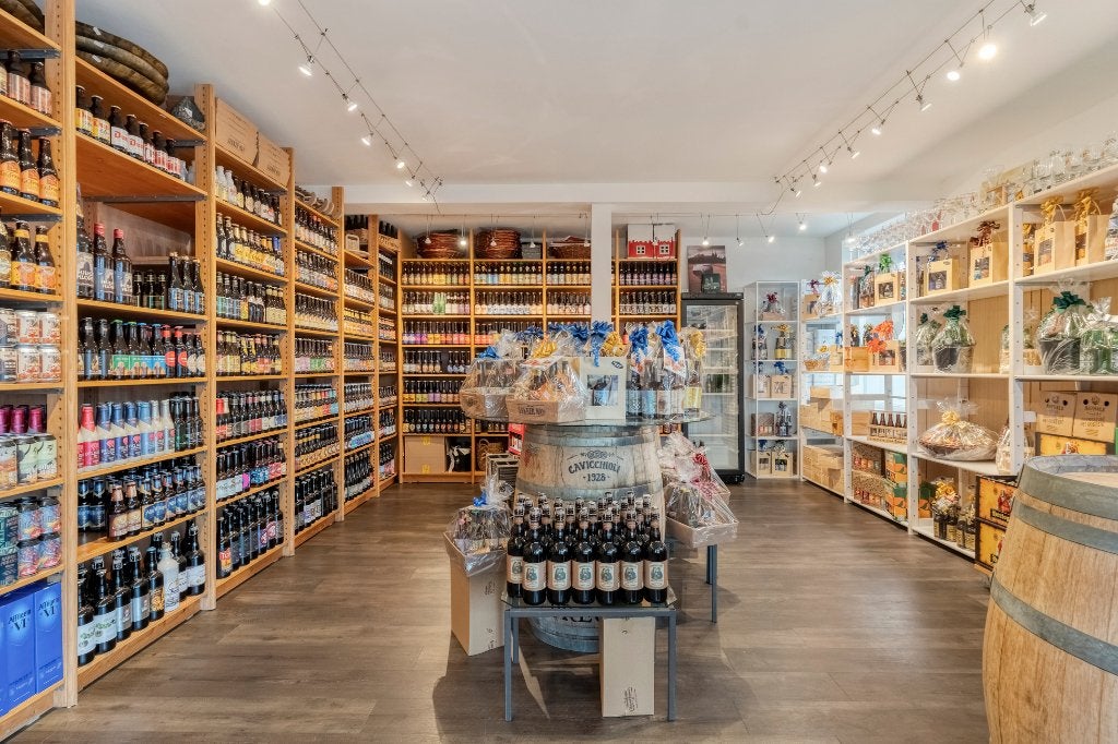 Winkelstelling / winkel schappen Winkelinventaris slijterij, Ophalen