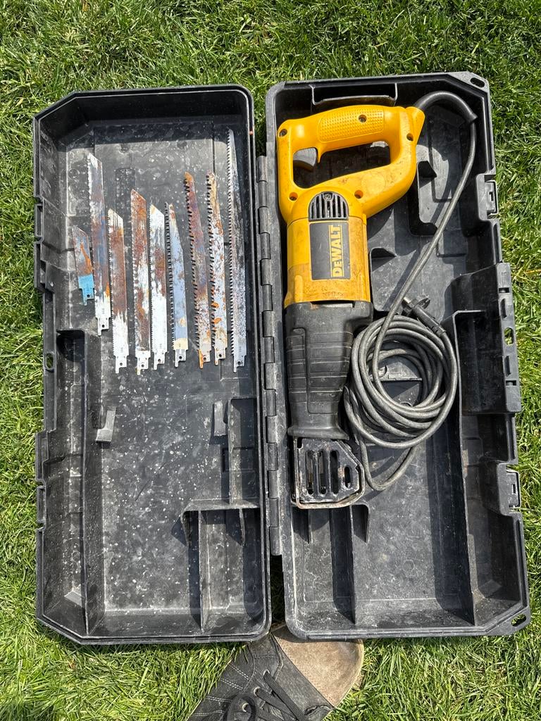 DeWalt Reciprozaag DW304PK-qs met zaagbladen en koffer, Doe-het-zelf en Verbouw, Gereedschap | Zaagmachines, Ophalen, Gebruikt
