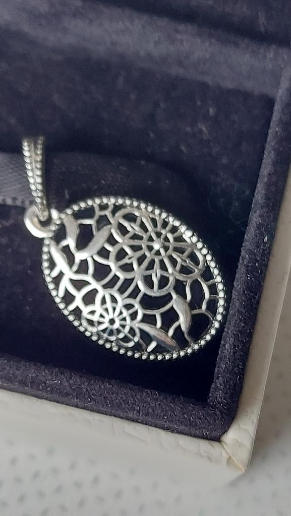 🎁 Pandora zilveren ketting hanger met opengewerkte bloemen, Sieraden, Tassen en Uiterlijk, Kettinghangers, Ophalen of Verzenden