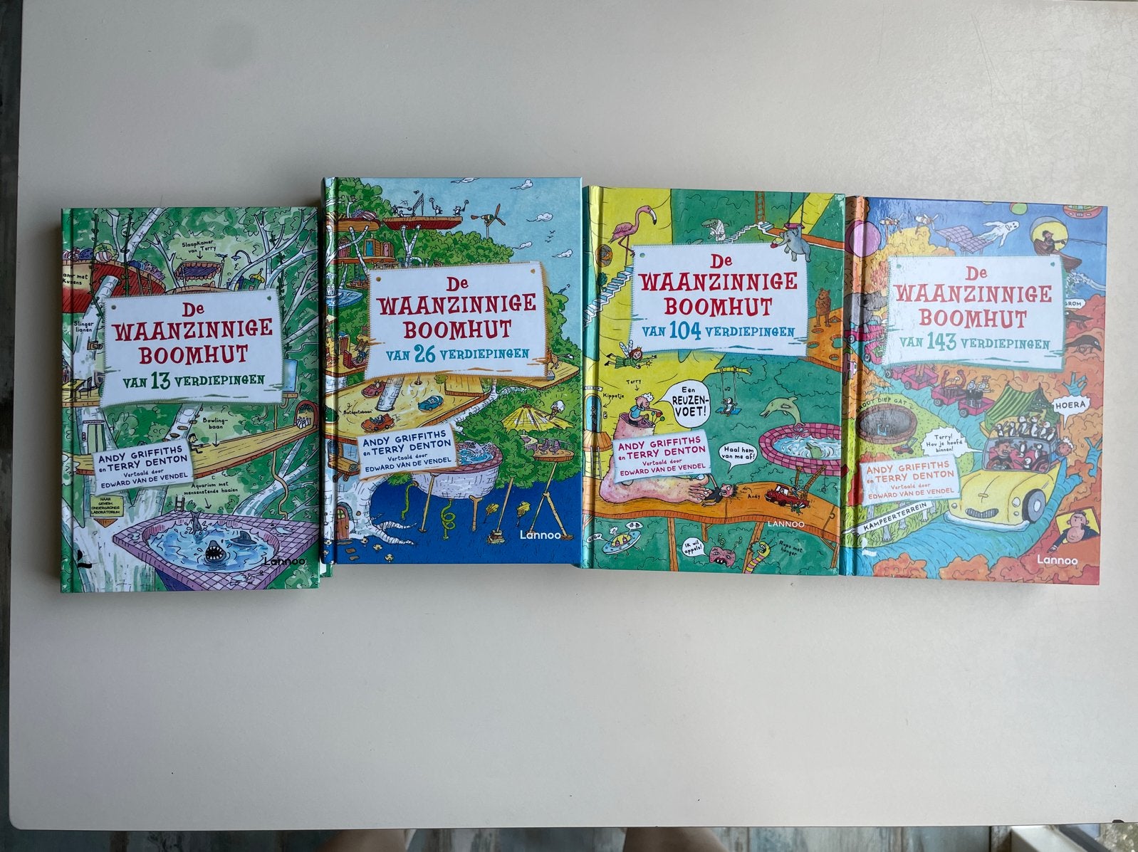 De Waanzinnige Boomhut serie - 4 boeken zo goed als nieuw, Boeken, Ophalen of Verzenden, Zo goed als nieuw, Fictie