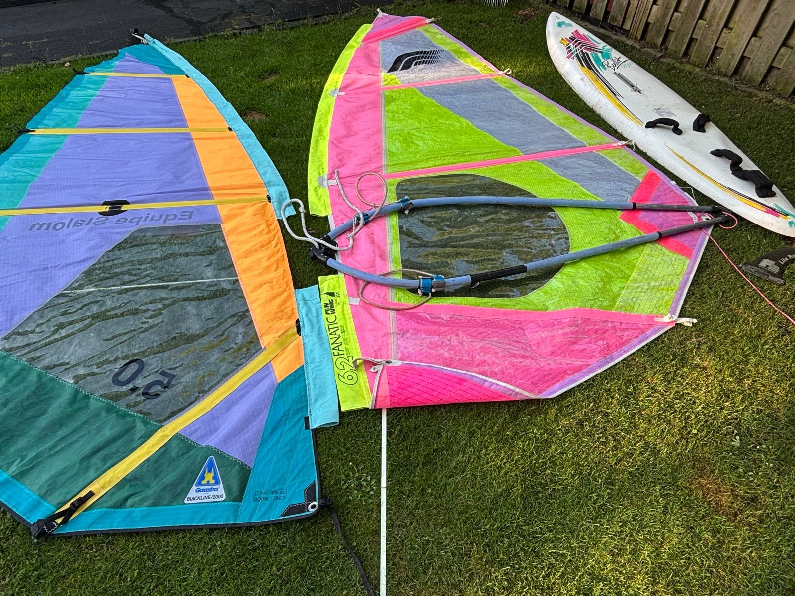 Complete Surfset: F2 Bullit Race met 2 zeilen en accessoires, Watersport en Boten, Windsurfen, Ophalen, 250 tot 300 cm, Gebruikt
