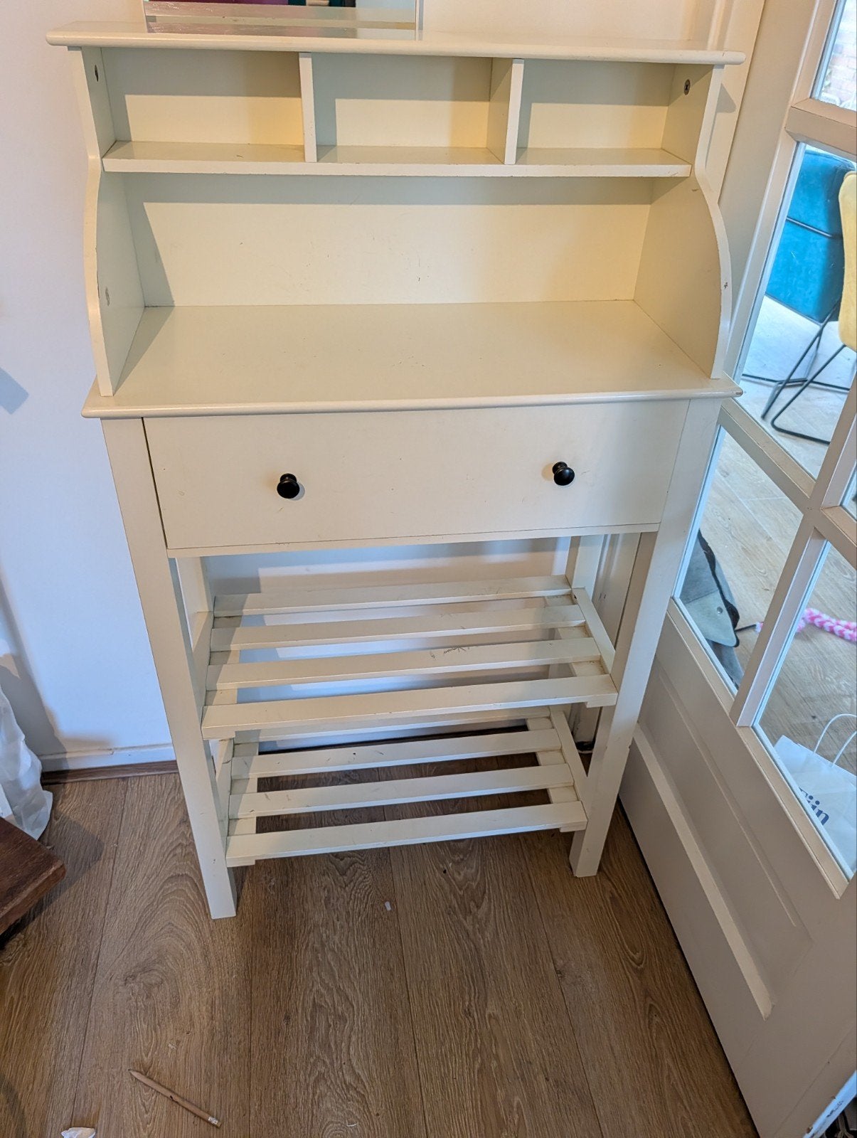 halmeubel / sidetable met schoenenrek, Ophalen, Gebruikt