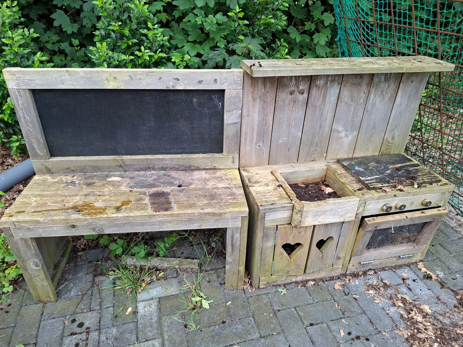 Opknapper: Kinder krijtbordtafel en houten speelkeuken, Ophalen, Gebruikt, Jongen of Meisje