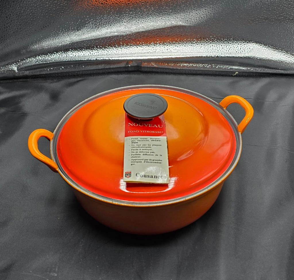 Nieuwe vintage gietijzeren braadketel Cousances/Le creuset, Huis en Inrichting, Keuken | Potten en Pannen, Ophalen of Verzenden