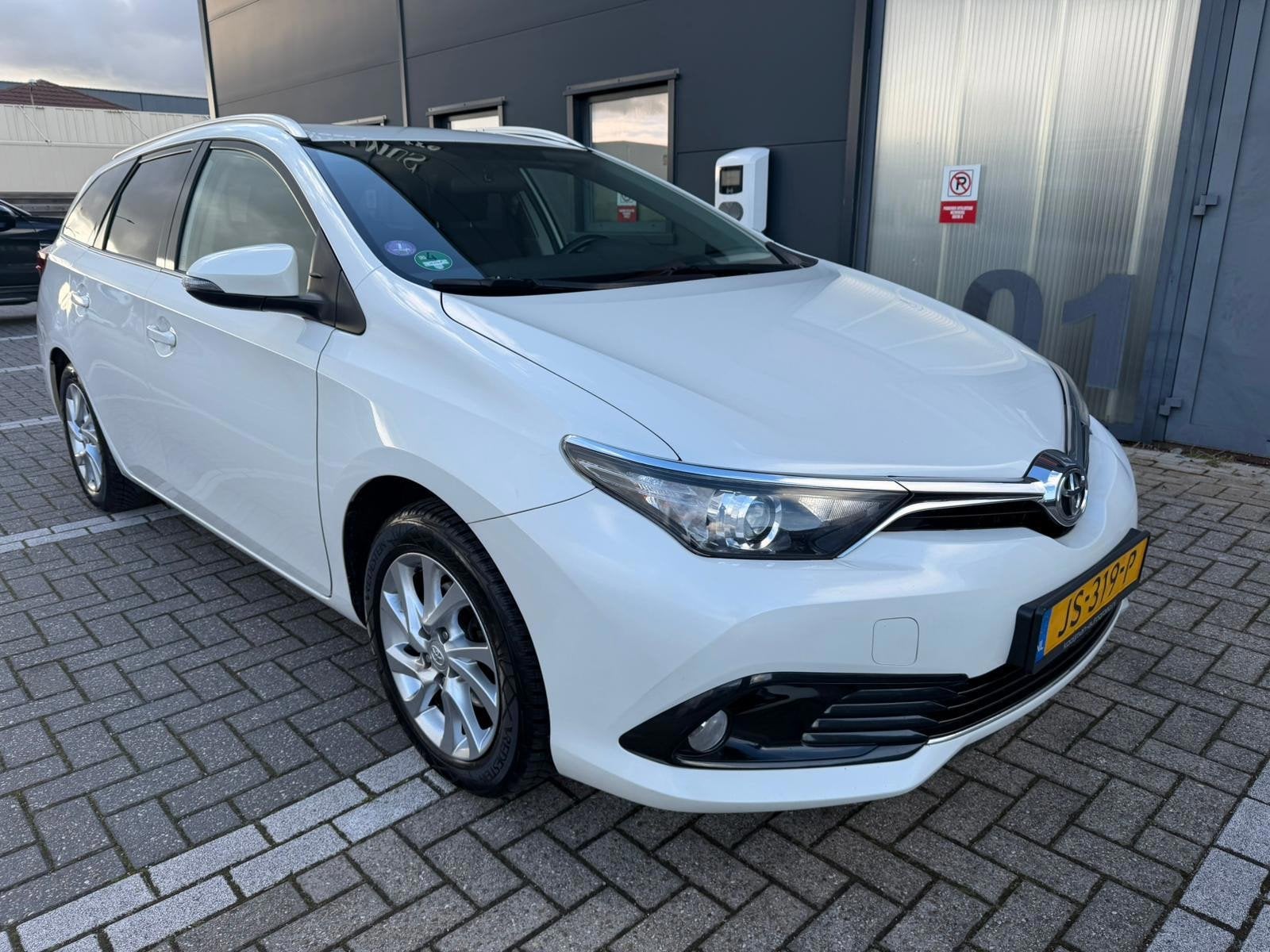 Toyota Auris Touring Sports 1.2T Aspiration Limited, Auto's, Toyota, 450 kg, Gebruikt, Euro 6, 4 cilinders