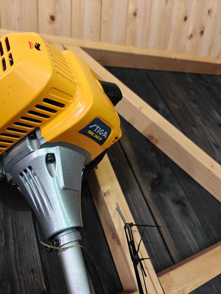 Stiga SBC 242 D Benzine Bosmaaier - Zo goed als nieuw, Tuin en Terras, Bosmaaiers, Ophalen