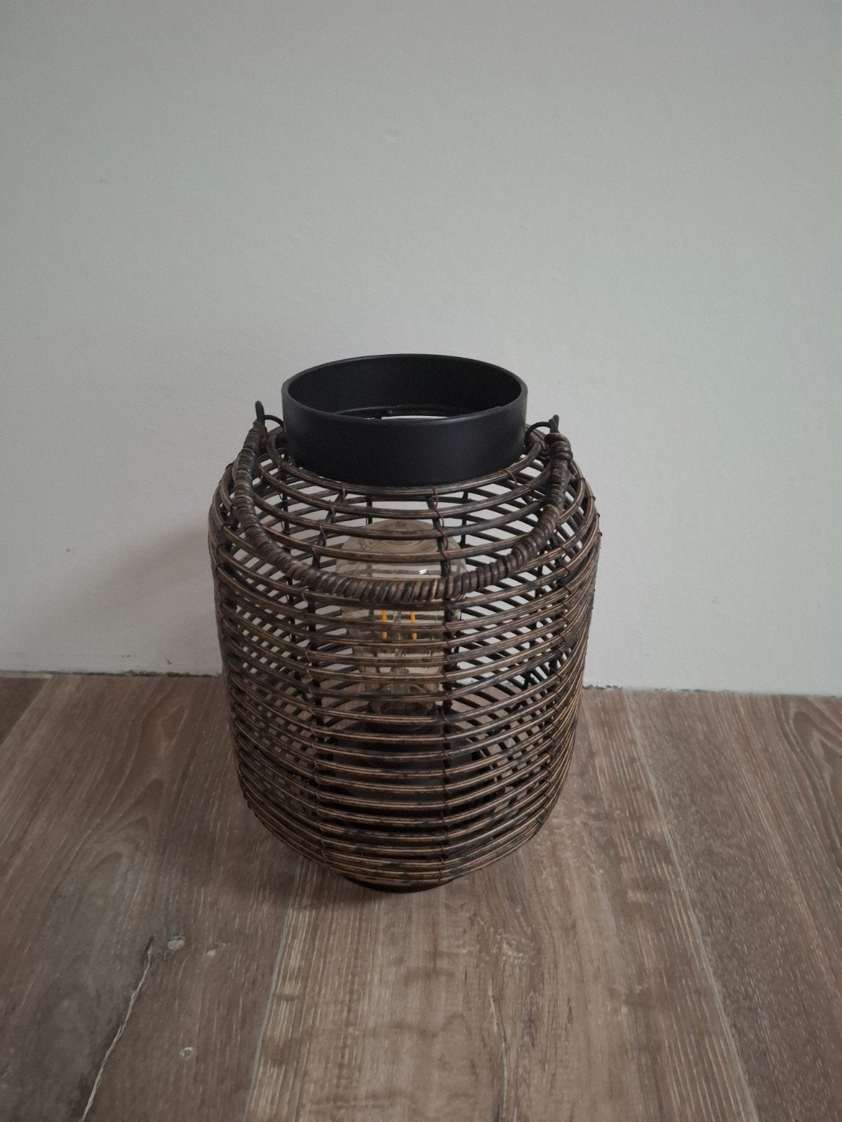 Rotan Windlicht/Lantaarn met LED-verlichting, Huis en Inrichting, Windlicht, Bruin, Natuurlijk materiaal, Ophalen of Verzenden
