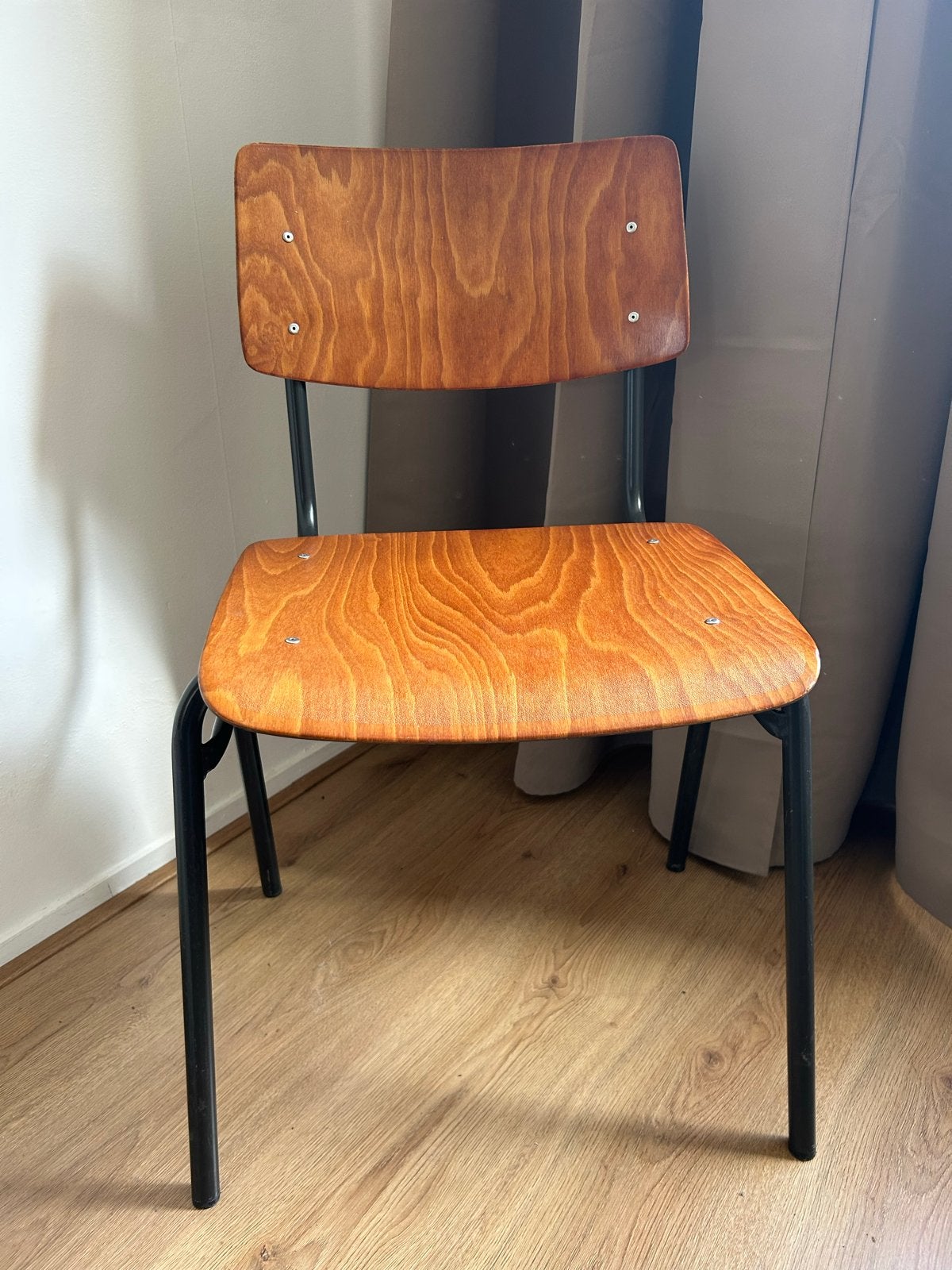Vintage schoolstoel met houten zitting en rugleuning, Ophalen, Gebruikt, Bruin, Eén
