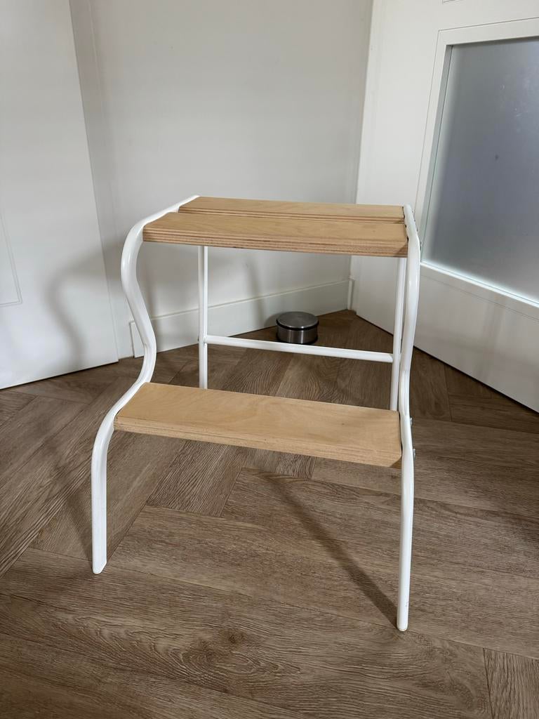 IKEA GRUBBAN - Witte opstapkruk, Huis en Inrichting, Krukjes, Ophalen, Gebruikt, Staal