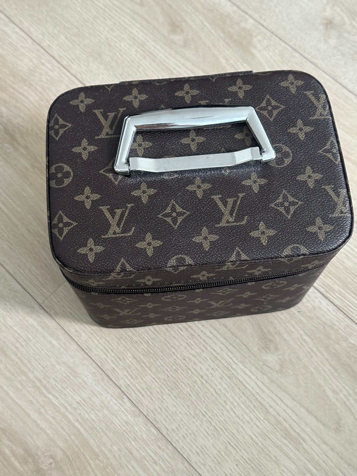 Louis Vuitton Opbergbox met spiegel - Luxe Monogram Design, Sieraden, Tassen en Uiterlijk, Ophalen of Verzenden, Zo goed als nieuw