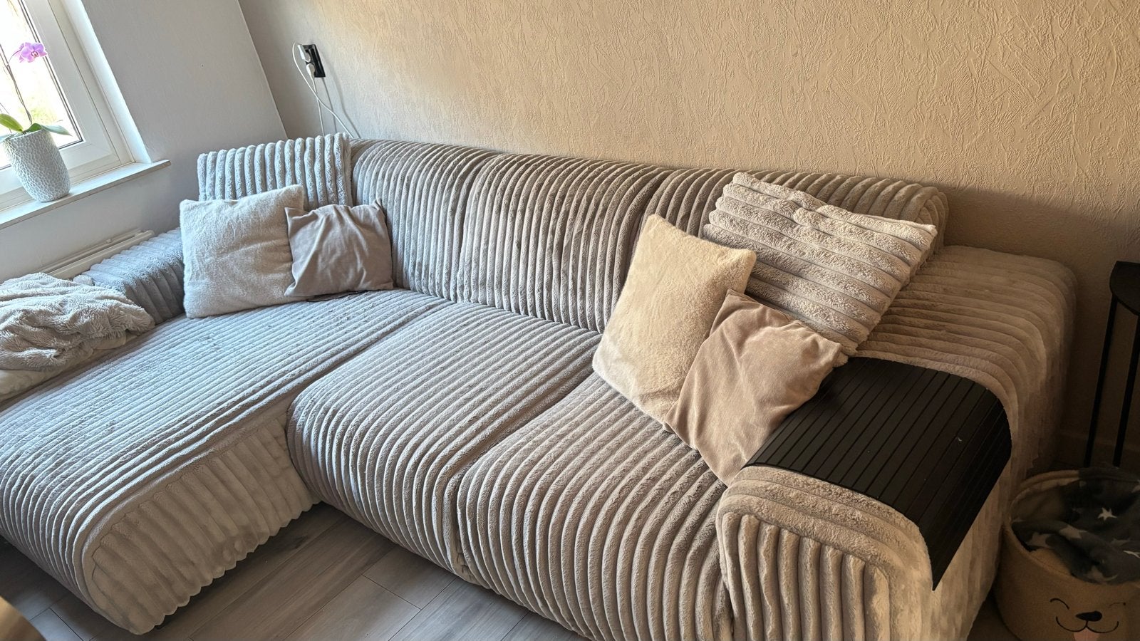 Comfortabele grijze ribstof hoekbank, Huis en Inrichting, Banken | Bankstellen, Ophalen, 250 tot 300 cm, 100 tot 125 cm, Hoekbank