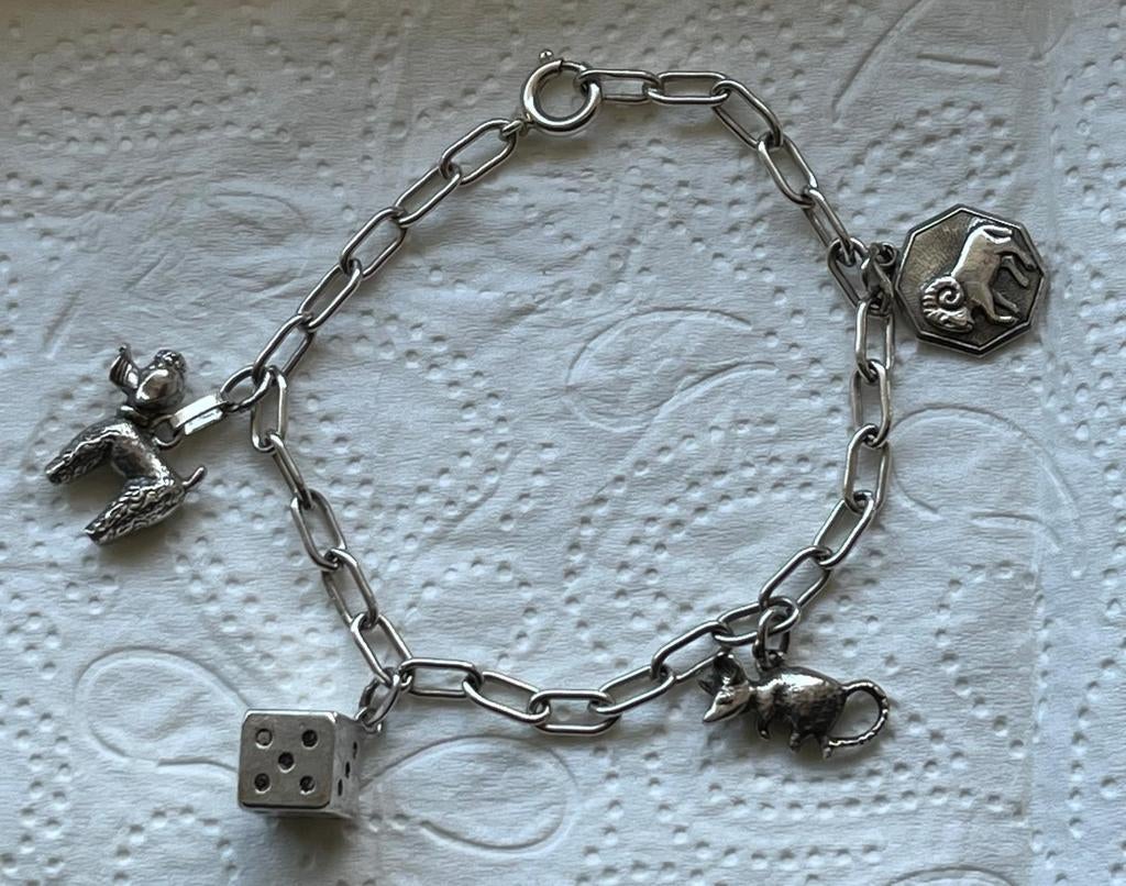 Zilveren bedelarmband met 4 bedels, Ophalen of Verzenden, Zo goed als nieuw, Zilver, Zilver