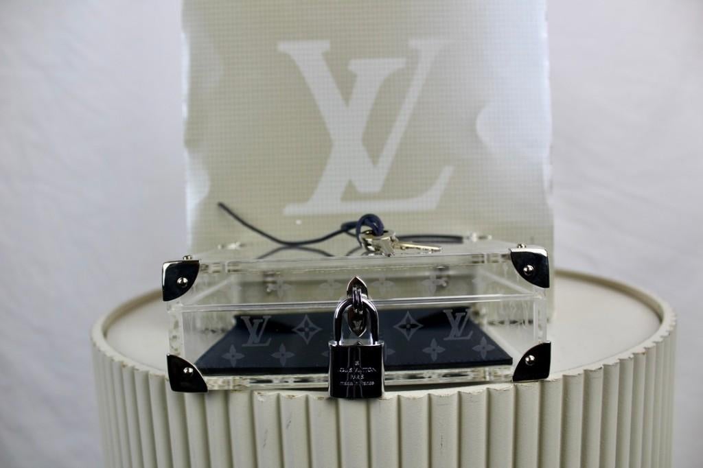 Louis Vuitton Love Message Case - 1096, Sieraden, Tassen en Uiterlijk, Beautycases, Zo goed als nieuw, Hardcase, Zwart, Ophalen of Verzenden