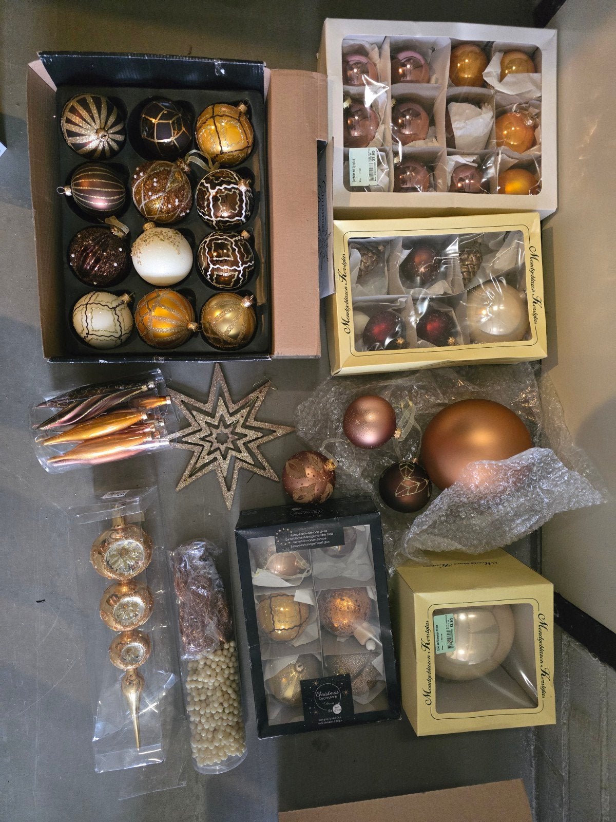 Complete kerstballen set, Ophalen
