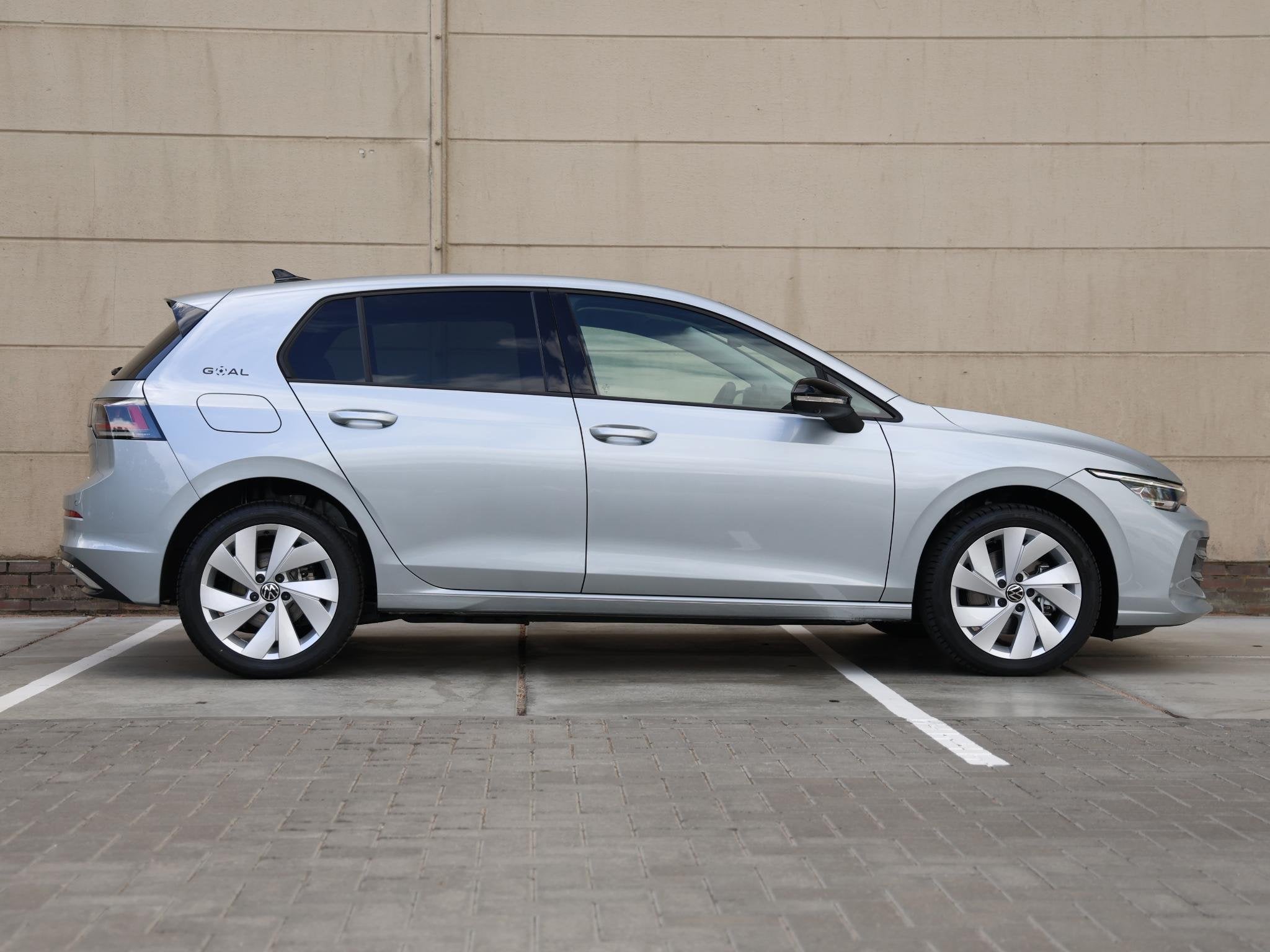 Volkswagen Golf 1.5 eHybrid Life Edition 204PK DSG Goal uitv, Stof, 4 cilinders, 150 min, 26 kWh