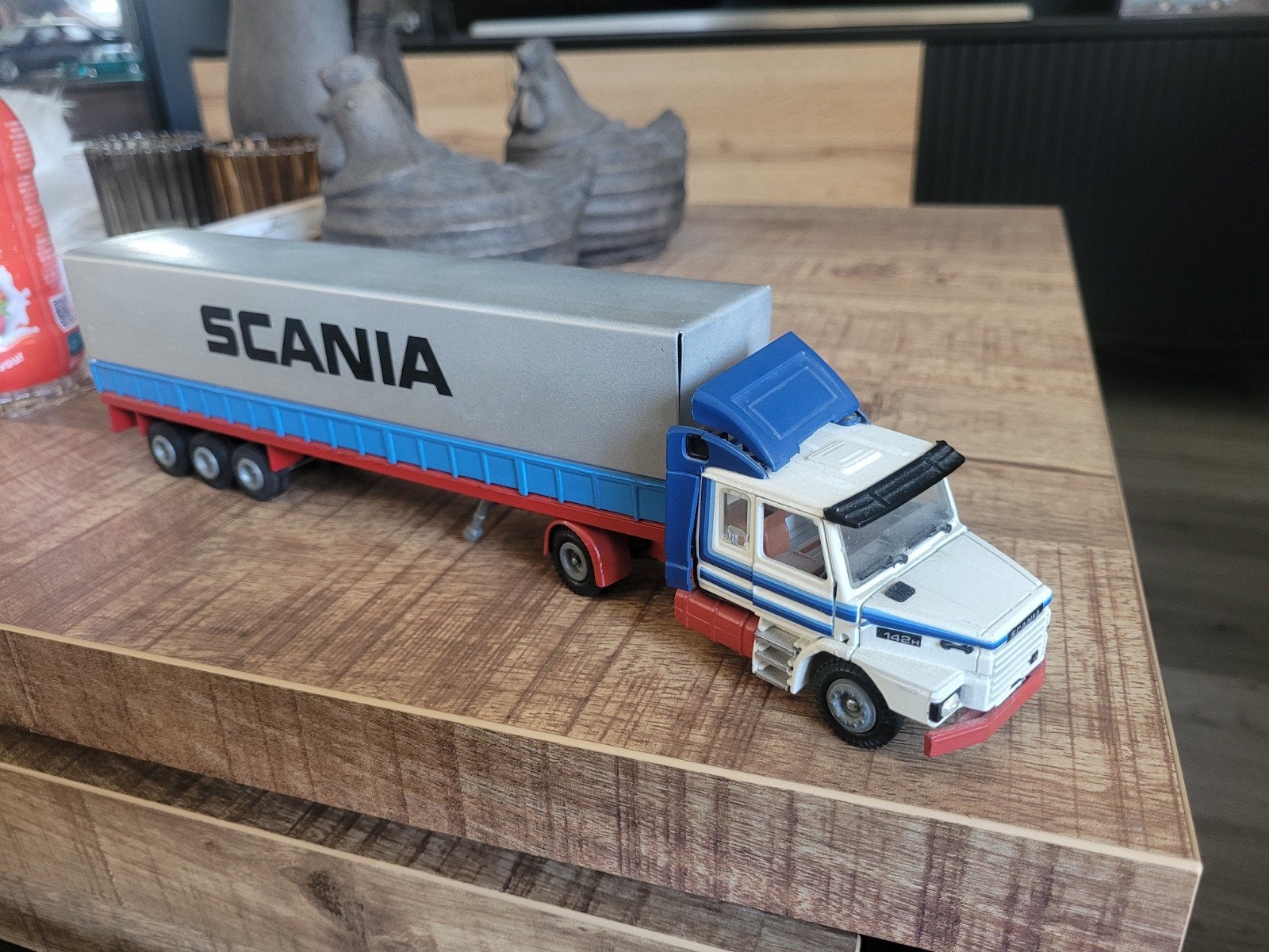 Scania met demo oplegger, Tekno, Zo goed als nieuw, Tekno, Bus of Vrachtwagen